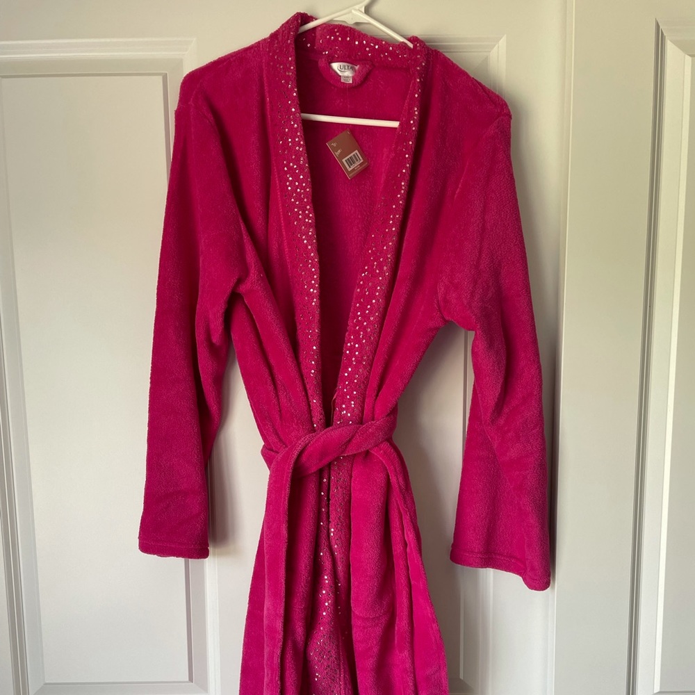 NWT Ultra knee length fluffy robe L/XL